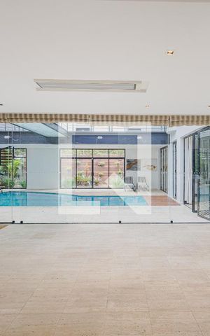 Casa à venda com 900m², 7 quartos e 8 vagasSala