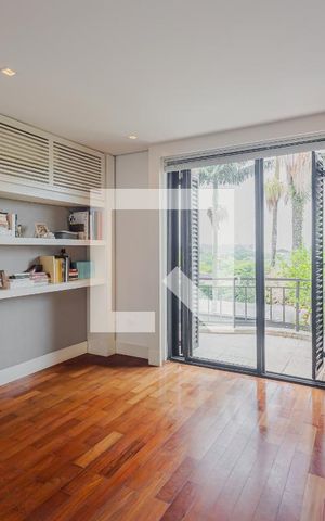 Casa à venda com 900m², 7 quartos e 8 vagasSuíte 2