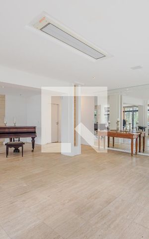 Casa à venda com 900m², 7 quartos e 8 vagasSala
