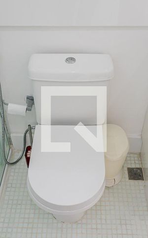 Casa à venda com 900m², 7 quartos e 8 vagasBanheiro da Suíte 4