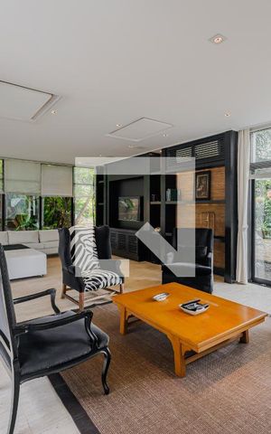 Casa à venda com 900m², 7 quartos e 8 vagasSala de TV