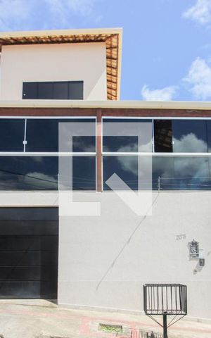 Casa à venda com 232m², 3 quartos e 3 vagas Casa à venda com 232m², 3 quartos e 3 vagasFachada