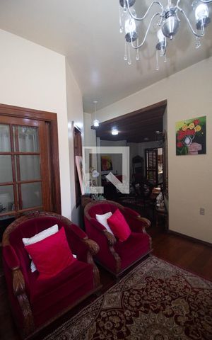 Casa à venda com 300m², 4 quartos e 5 vagas Casa à venda com 300m², 4 quartos e 5 vagasSala