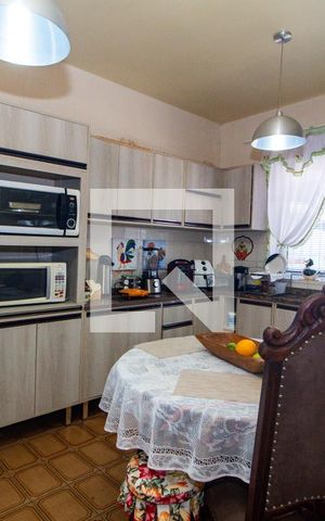 Casa à venda com 300m², 4 quartos e 5 vagas Casa à venda com 300m², 4 quartos e 5 vagasCozinha