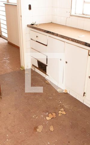 Casa à venda com 221m², 5 quartos e 3 vagas Casa à venda com 221m², 5 quartos e 3 vagasCOZINHA