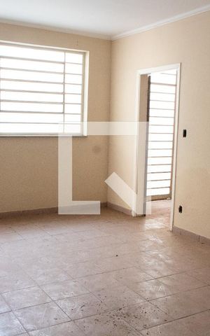 Casa à venda com 221m², 5 quartos e 3 vagas Casa à venda com 221m², 5 quartos e 3 vagasSALA
