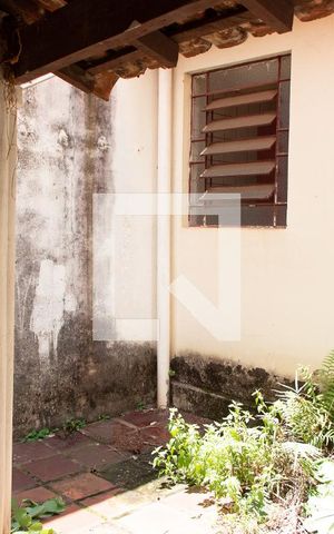 Casa à venda com 221m², 5 quartos e 3 vagas Casa à venda com 221m², 5 quartos e 3 vagasÁREA DE SERVIÇO/FUNDOS