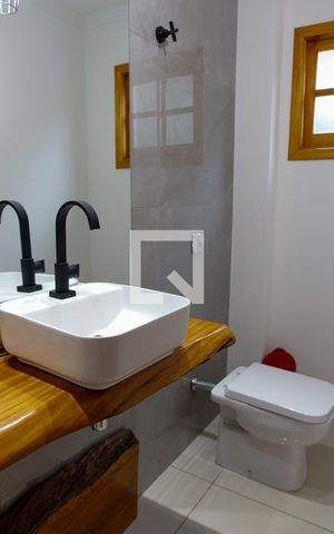 Casa à venda com 260m², 3 quartos e 2 vagas Casa à venda com 260m², 3 quartos e 2 vagasLavabo