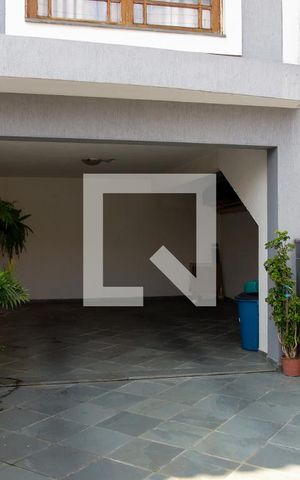 Casa à venda com 260m², 3 quartos e 2 vagas Casa à venda com 260m², 3 quartos e 2 vagasGaragem