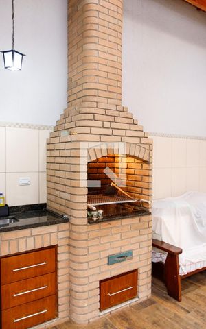 Casa à venda com 260m², 3 quartos e 2 vagas Casa à venda com 260m², 3 quartos e 2 vagasÁrea comum - Churrasqueira