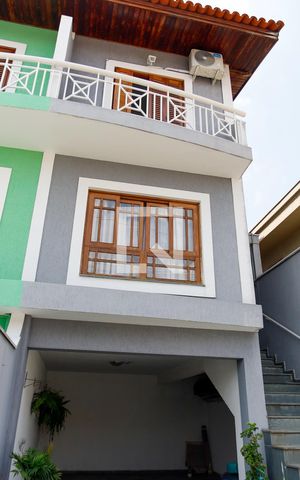 Casa à venda com 260m², 3 quartos e 2 vagas Casa à venda com 260m², 3 quartos e 2 vagasÁrea comum