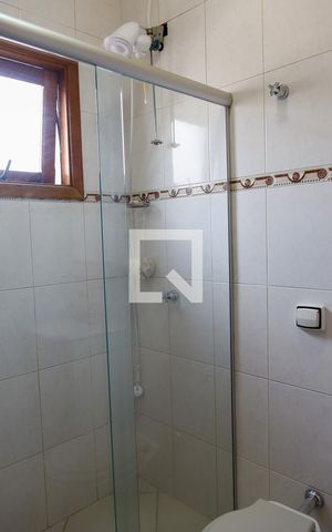 Casa à venda com 260m², 3 quartos e 2 vagas Casa à venda com 260m², 3 quartos e 2 vagasBanheiro 1