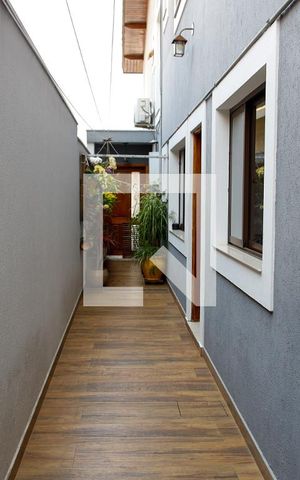 Casa à venda com 260m², 3 quartos e 2 vagas Casa à venda com 260m², 3 quartos e 2 vagasCorredor