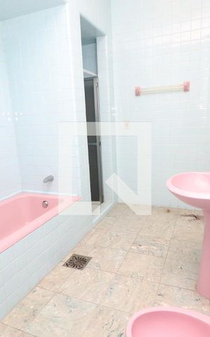 Casa para alugar com 320m², 4 quartos e 2 vagasBanheiro da Suíte