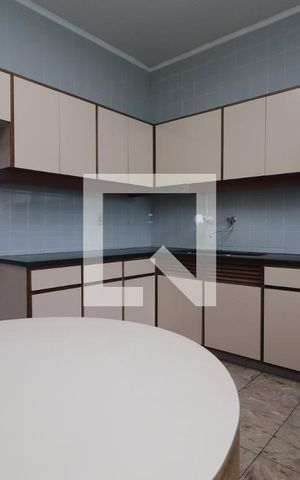Casa para alugar com 320m², 4 quartos e 2 vagasCozinha