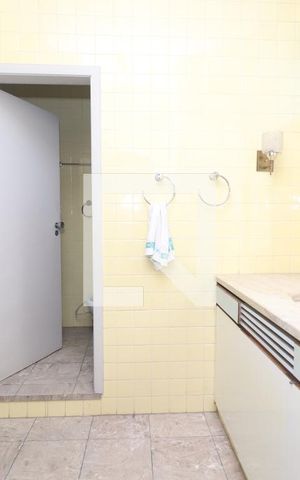 Casa para alugar com 320m², 4 quartos e 2 vagasBanheiro