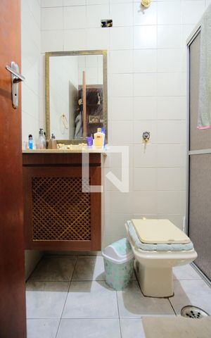 Casa à venda com 300m², 3 quartos e 10 vagasBanheiro da Suíte