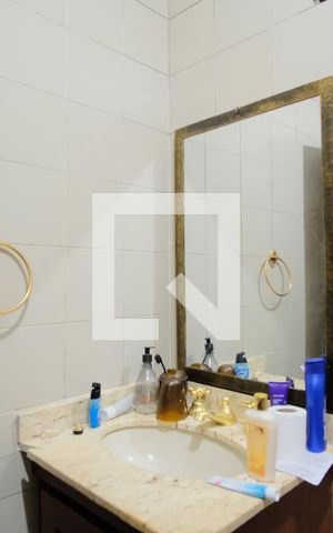 Casa à venda com 300m², 3 quartos e 10 vagasBanheiro da Suíte