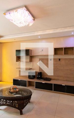 Casa para alugar com 400m², 3 quartos e 2 vagas Casa para alugar com 400m², 3 quartos e 2 vagasSala