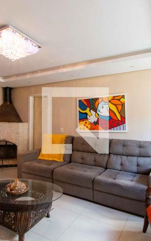 Casa para alugar com 400m², 3 quartos e 2 vagas Casa para alugar com 400m², 3 quartos e 2 vagasSala