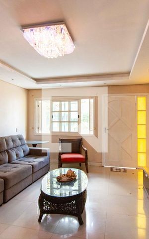 Casa para alugar com 400m², 3 quartos e 2 vagas Casa para alugar com 400m², 3 quartos e 2 vagasSala