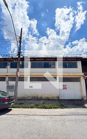 Casa à venda com 360m², 5 quartos e 2 vagas Casa à venda com 360m², 5 quartos e 2 vagasFachada