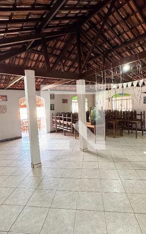 Casa à venda com 360m², 5 quartos e 2 vagas Casa à venda com 360m², 5 quartos e 2 vagasÁrea Externa