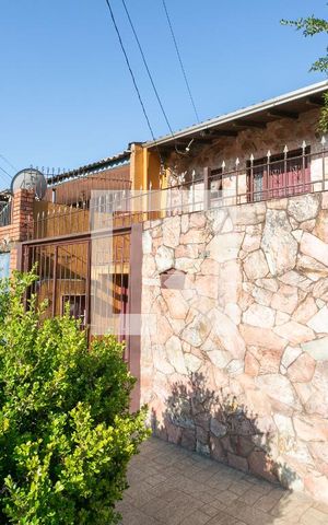 Casa à venda com 100m², 3 quartos e 2 vagas Casa à venda com 100m², 3 quartos e 2 vagasFachada