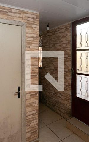 Casa à venda com 100m², 3 quartos e 2 vagas Casa à venda com 100m², 3 quartos e 2 vagasEscada 2° andar