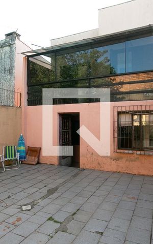 Casa à venda com 100m², 3 quartos e 2 vagas Casa à venda com 100m², 3 quartos e 2 vagasÁrea Externa