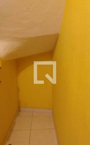 Casa à venda com 112m², 2 quartos e 2 vagas Casa à venda com 112m², 2 quartos e 2 vagasEscada