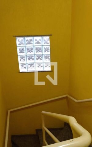 Casa à venda com 112m², 2 quartos e 2 vagas Casa à venda com 112m², 2 quartos e 2 vagasEscada