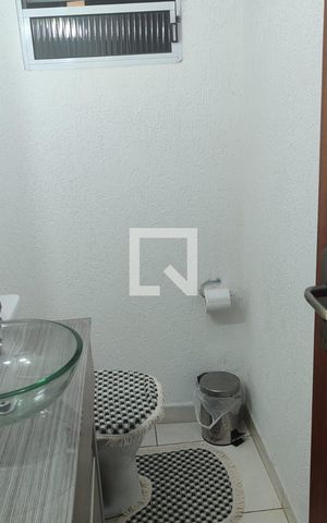 Casa à venda com 112m², 2 quartos e 2 vagas Casa à venda com 112m², 2 quartos e 2 vagasBanheiro
