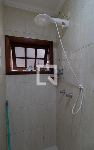 Casa à venda com 117m², 2 quartos e 2 vagas Casa à venda com 117m², 2 quartos e 2 vagasBanheiro