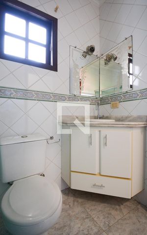 Casa à venda com 250m², 3 quartos e 2 vagas Casa à venda com 250m², 3 quartos e 2 vagasBanheiro Social