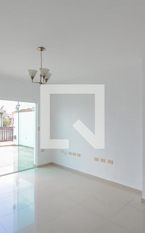 Casa à venda com 250m², 3 quartos e 2 vagas Casa à venda com 250m², 3 quartos e 2 vagasSala