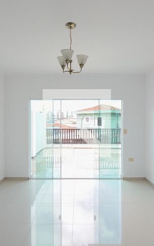 Casa à venda com 250m², 3 quartos e 2 vagas Casa à venda com 250m², 3 quartos e 2 vagasSala