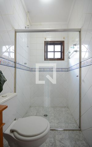 Casa à venda com 250m², 3 quartos e 2 vagas Casa à venda com 250m², 3 quartos e 2 vagasBanheiro da Suíte