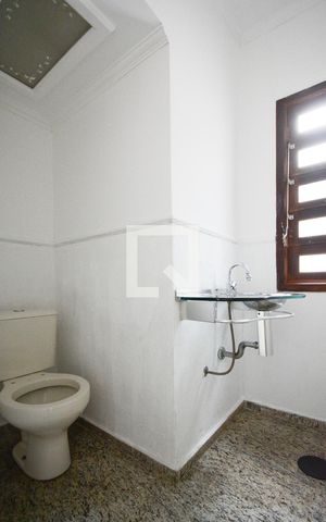 Casa à venda com 250m², 3 quartos e 2 vagas Casa à venda com 250m², 3 quartos e 2 vagasLavabo