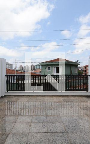 Casa à venda com 250m², 3 quartos e 2 vagas Casa à venda com 250m², 3 quartos e 2 vagasSacada da Sala