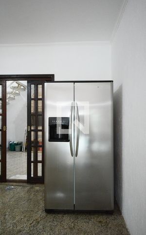Casa à venda com 250m², 3 quartos e 2 vagas Casa à venda com 250m², 3 quartos e 2 vagascozinha