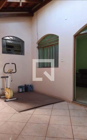 Casa à venda com 360m², 4 quartos e 6 vagas Casa à venda com 360m², 4 quartos e 6 vagasÁrea comum