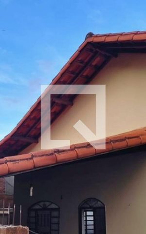 Casa à venda com 360m², 4 quartos e 6 vagas Casa à venda com 360m², 4 quartos e 6 vagasFachada