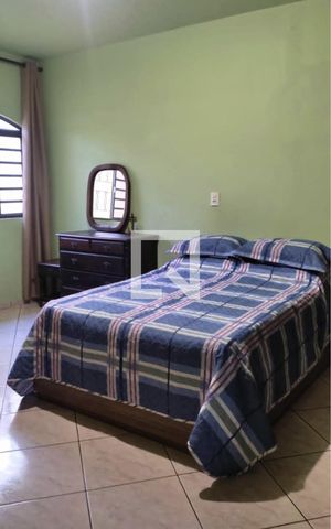 Casa à venda com 360m², 4 quartos e 6 vagas Casa à venda com 360m², 4 quartos e 6 vagasQuarto