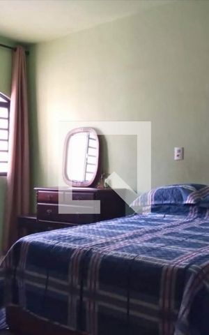 Casa à venda com 360m², 4 quartos e 6 vagas Casa à venda com 360m², 4 quartos e 6 vagasQuarto