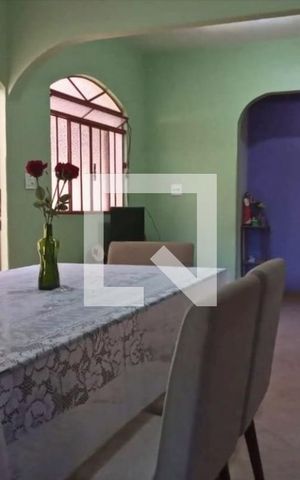 Casa à venda com 360m², 4 quartos e 6 vagas Casa à venda com 360m², 4 quartos e 6 vagas Sala de Jantar