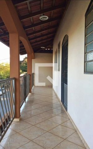 Casa à venda com 360m², 4 quartos e 6 vagas Casa à venda com 360m², 4 quartos e 6 vagasSacada Sala