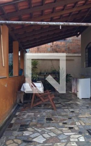 Casa à venda com 360m², 4 quartos e 6 vagas Casa à venda com 360m², 4 quartos e 6 vagasÁrea comum
