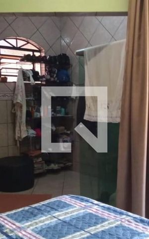 Casa à venda com 360m², 4 quartos e 6 vagas Casa à venda com 360m², 4 quartos e 6 vagasQuarto