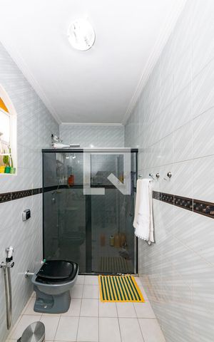 Casa à venda com 305m², 4 quartos e 2 vagas Casa à venda com 305m², 4 quartos e 2 vagasBanheiro da Suíte